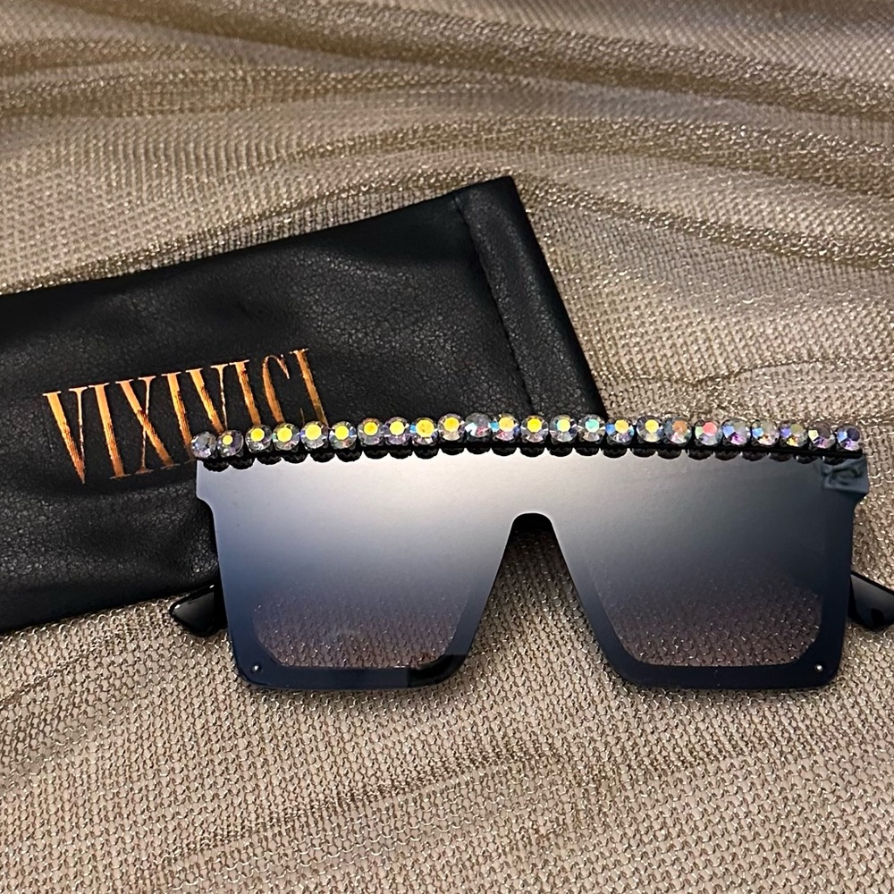 Rhinestone flat top shield sunglasses w/ case